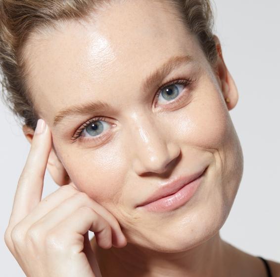 lip and eye perk image of customer with fresh eyes after a hydrafacial treatment