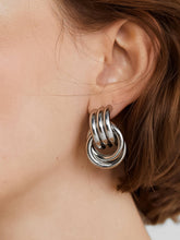 Load image into Gallery viewer, Wanda 18K Gold Non-Tarnish Classic Hoop Earring
