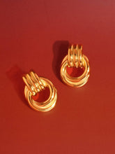Load image into Gallery viewer, Wanda 18K Gold Non-Tarnish Classic Hoop Earring
