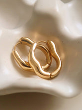 Load image into Gallery viewer, Darcy 18K Gold Non-Tarnish Oval Hoop Earring
