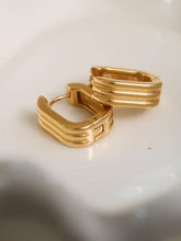 Load image into Gallery viewer, Noa 18K Gold Non-Tarnish Stripe Hoop Earring
