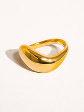 Load image into Gallery viewer, Erin 18K Non-Tarnish Classic Wavy Band
